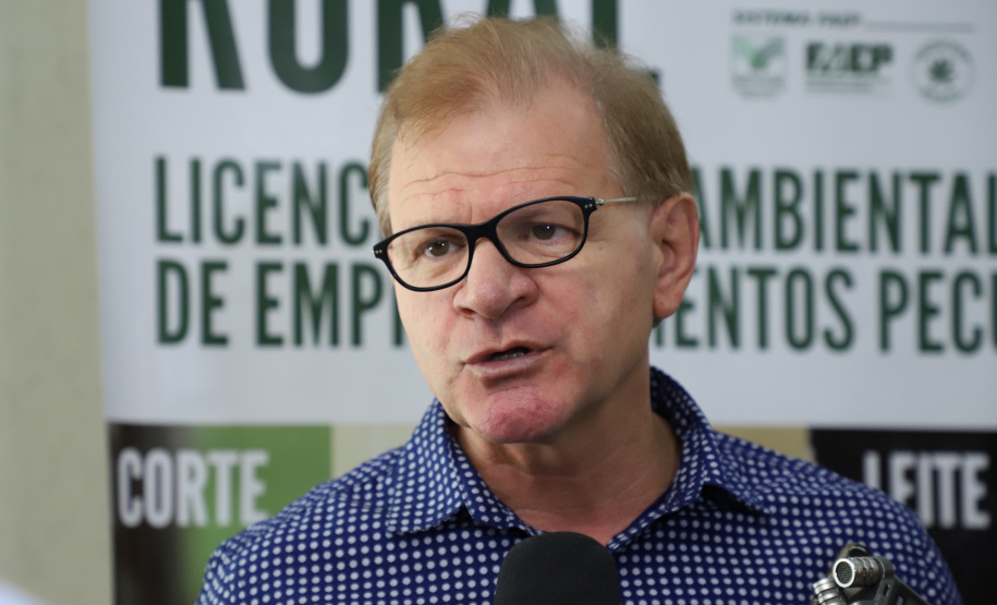 O governador Carlos Massa Ratinho Junior lançou nesta segunda-feira (27) o programa Descomplica Rural para agilizar os processos de licenciamento ambiental no campo. O objetivo é induzir o desenvolvimento sustentável com metodologia mais moderna, e permitir a geração de novos negócios e mais empregos.Foto: José Fernando Ogura/AEN