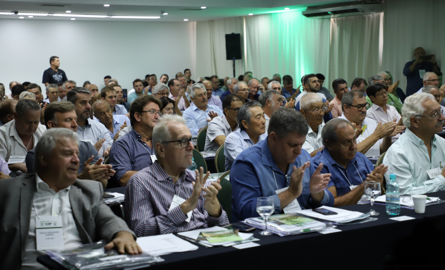 O governador Carlos Massa Ratinho Junior lançou nesta segunda-feira (27) o programa Descomplica Rural para agilizar os processos de licenciamento ambiental no campo. O objetivo é induzir o desenvolvimento sustentável com metodologia mais moderna, e permitir a geração de novos negócios e mais empregos.Foto: José Fernando Ogura/AEN