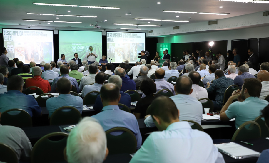 O governador Carlos Massa Ratinho Junior lançou nesta segunda-feira (27) o programa Descomplica Rural para agilizar os processos de licenciamento ambiental no campo. O objetivo é induzir o desenvolvimento sustentável com metodologia mais moderna, e permitir a geração de novos negócios e mais empregos.Foto: José Fernando Ogura/AEN