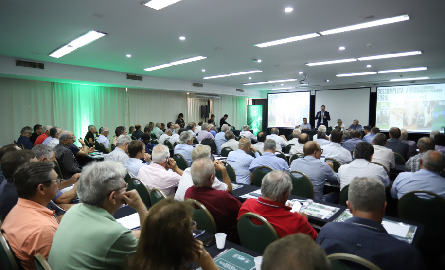 O governador Carlos Massa Ratinho Junior lançou nesta segunda-feira (27) o programa Descomplica Rural para agilizar os processos de licenciamento ambiental no campo. O objetivo é induzir o desenvolvimento sustentável com metodologia mais moderna, e permitir a geração de novos negócios e mais empregos.Foto: José Fernando Ogura/AEN