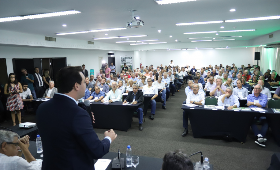 O governador Carlos Massa Ratinho Junior lançou nesta segunda-feira (27) o programa Descomplica Rural para agilizar os processos de licenciamento ambiental no campo. O objetivo é induzir o desenvolvimento sustentável com metodologia mais moderna, e permitir a geração de novos negócios e mais empregos.Foto: José Fernando Ogura/AEN