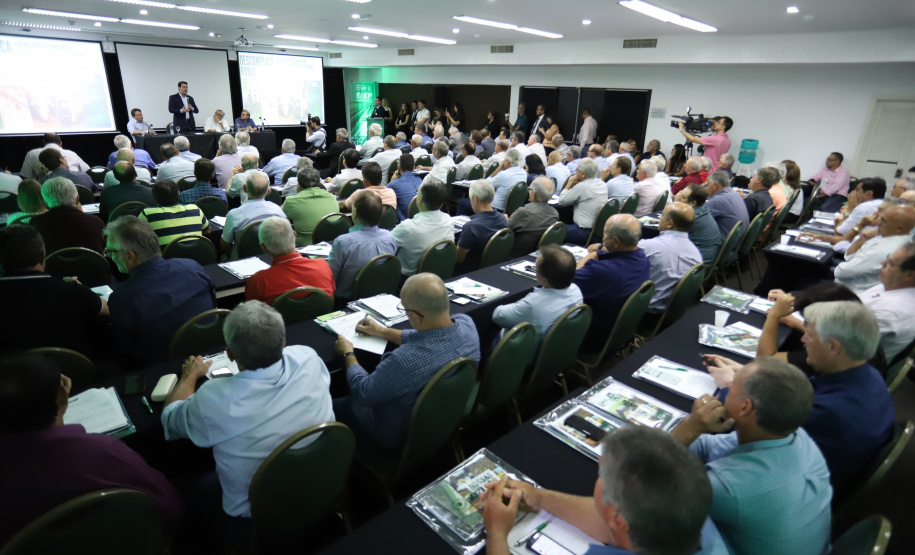 O governador Carlos Massa Ratinho Junior lançou nesta segunda-feira (27) o programa Descomplica Rural para agilizar os processos de licenciamento ambiental no campo. O objetivo é induzir o desenvolvimento sustentável com metodologia mais moderna, e permitir a geração de novos negócios e mais empregos.Foto: José Fernando Ogura/AEN