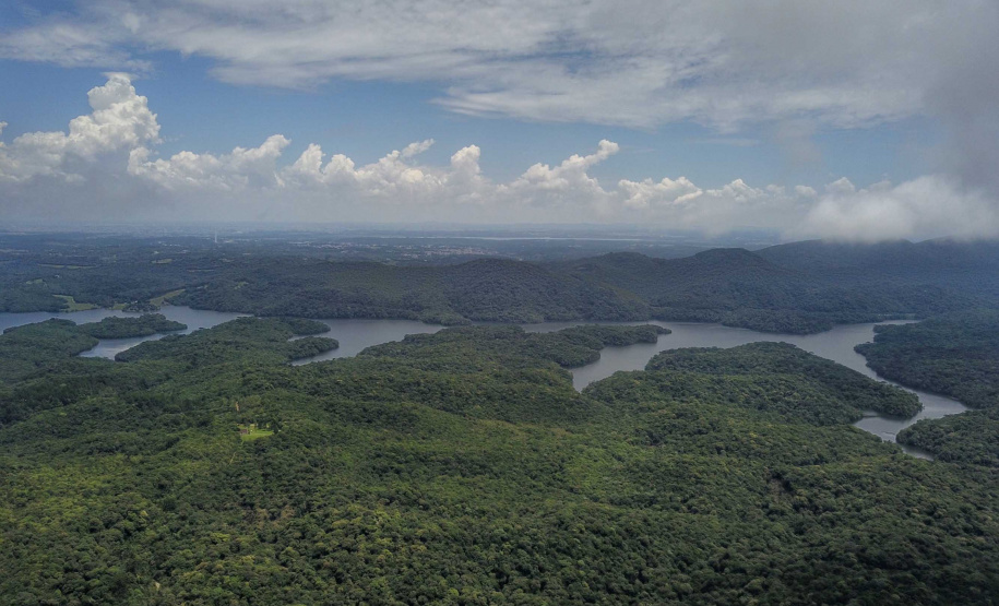 A cidade de Piraquara guarda uma riqueza incalculável para boa parte da população da Região Metropolitana de Curitiba: a sua principal fonte de água ou os chamados Mananciais da Serra. Eles são parte de uma Área de Preservação Ambiental (APA) e compõem o Parque Estadual Pico do Marumbi e o Roteiro Caminho Trentino de Piraquara, que são atrações especiais e pouco conhecidas do verão paranaense. Foto: José Fernando Ogura/AEN