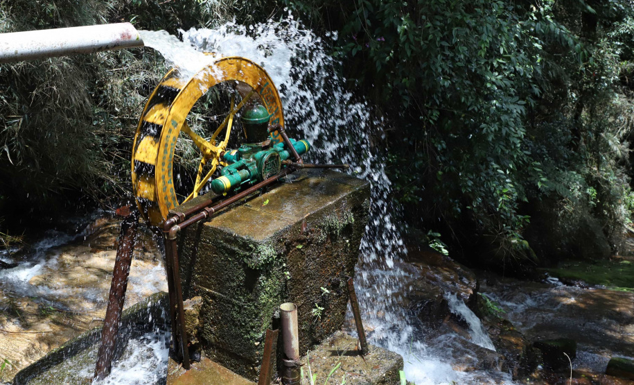 A cidade de Piraquara guarda uma riqueza incalculável para boa parte da população da Região Metropolitana de Curitiba: a sua principal fonte de água ou os chamados Mananciais da Serra. Eles são parte de uma Área de Preservação Ambiental (APA) e compõem o Parque Estadual Pico do Marumbi e o Roteiro Caminho Trentino de Piraquara, que são atrações especiais e pouco conhecidas do verão paranaense. Foto: José Fernando Ogura/AEN