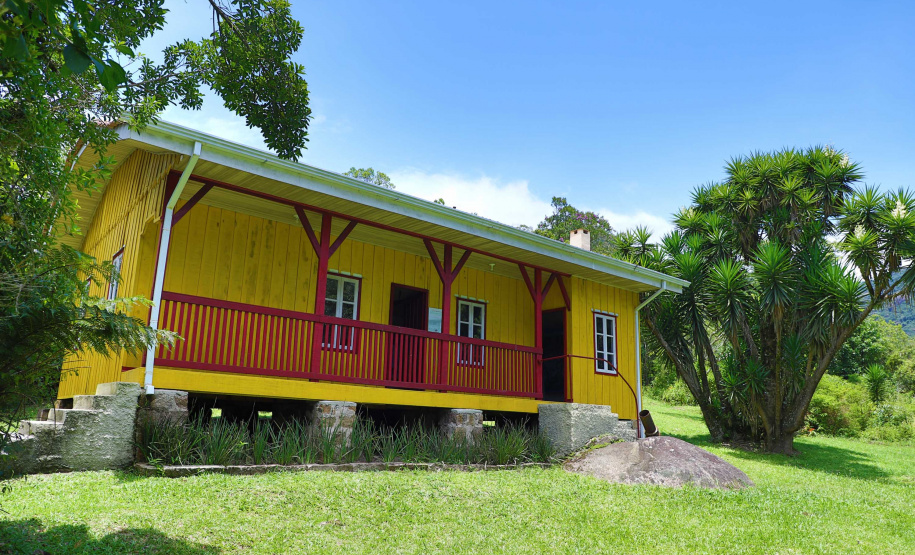 A cidade de Piraquara guarda uma riqueza incalculável para boa parte da população da Região Metropolitana de Curitiba: a sua principal fonte de água ou os chamados Mananciais da Serra. Eles são parte de uma Área de Preservação Ambiental (APA) e compõem o Parque Estadual Pico do Marumbi e o Roteiro Caminho Trentino de Piraquara, que são atrações especiais e pouco conhecidas do verão paranaense. Foto: José Fernando Ogura/AEN