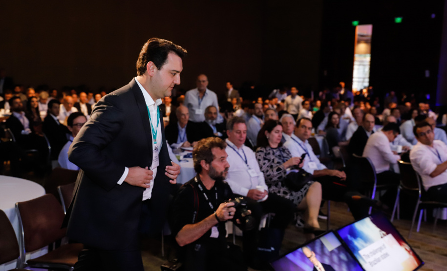 O governador Carlos Massa Ratinho Junior apresentou nesta terça-feira (28) a investidores brasileiros e estrangeiros reunidos pelo banco Credit Suisse os principais programas do Estado e as conquistas econômicas alcançadas em 2019. Ele participou do painel “Os Desafios dos Estados Brasileiros”, na 2020 Latin America Investment Conference, em São Paulo.