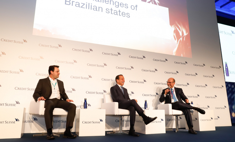 O governador Carlos Massa Ratinho Junior apresentou nesta terça-feira (28) a investidores brasileiros e estrangeiros reunidos pelo banco Credit Suisse os principais programas do Estado e as conquistas econômicas alcançadas em 2019. Ele participou do painel “Os Desafios dos Estados Brasileiros”, na 2020 Latin America Investment Conference, em São Paulo.
