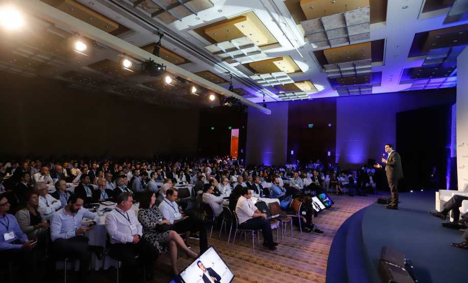O governador Carlos Massa Ratinho Junior apresentou nesta terça-feira (28) a investidores brasileiros e estrangeiros reunidos pelo banco Credit Suisse os principais programas do Estado e as conquistas econômicas alcançadas em 2019. Ele participou do painel “Os Desafios dos Estados Brasileiros”, na 2020 Latin America Investment Conference, em São Paulo.