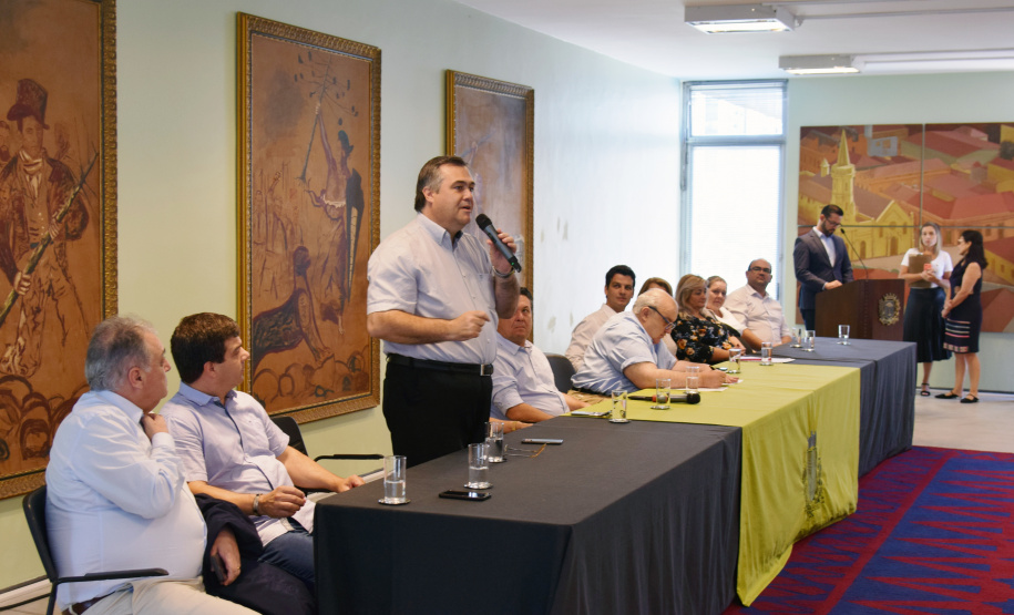 Curitiba e municípios da região metropolitana farão um mutirão para eliminar criadouros do mosquito da dengue. A medida preventiva foi discutida em reunião do secretário de Estado da Saúde, Beto Preto; e a secretária da Saúde de Curitiba, Márcia Huçulak, na prefeitura, terça-feira. Foto:SESA