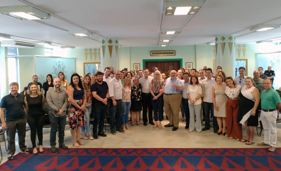 Curitiba e municípios da região metropolitana farão um mutirão para eliminar criadouros do mosquito da dengue. A medida preventiva foi discutida em reunião do secretário de Estado da Saúde, Beto Preto; e a secretária da Saúde de Curitiba, Márcia Huçulak, na prefeitura, terça-feira. Foto:SESA