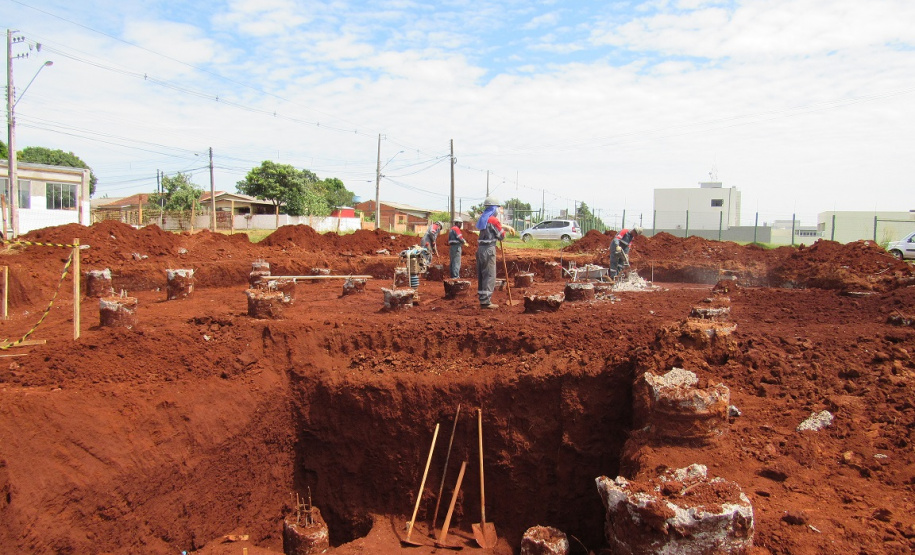 As obras de implantação de mais um reservatório de água para Cascavel tiveram início na primeira quinzena de janeiro. A nova unidade terá capacidade para armazenar 2 milhões de litros de água e vai beneficiar diretamente aos moradores na região Norte da cidade. Com esse empreendimento, a Sanepar amplia em 200% a capacidade de reservação dos bairros que integram a região.  -  Cascavel, 29/01/2020  - Foto: Divulgação Sanepar