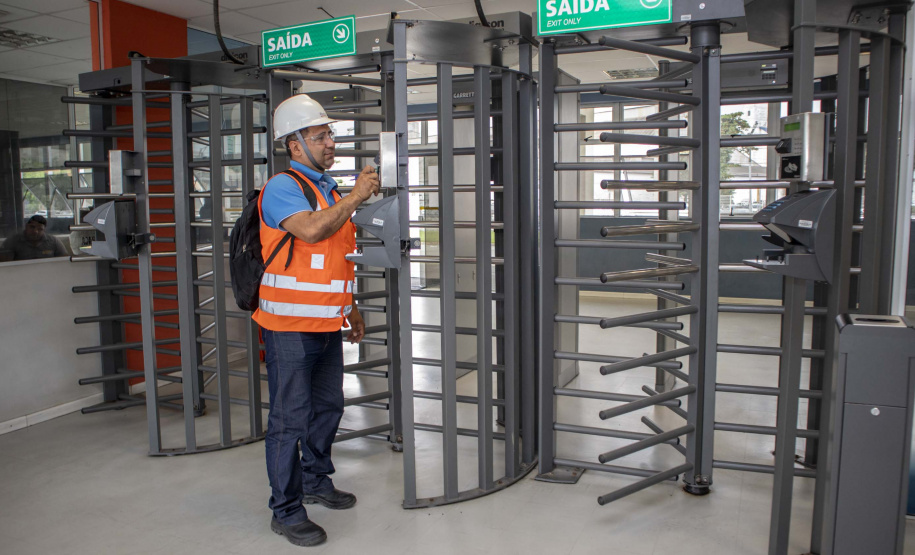 A empresa pública Portos do Paraná intensificou as medidas sanitárias e práticas de controle de tripulação para minimizar os riscos de infecção pelo novo coronavírus. Seguindo regulamentações sanitárias internacionais, a autoridade portuária segue um protocolo diferenciado para embarcações e tripulantes vindos das áreas epidêmicas.