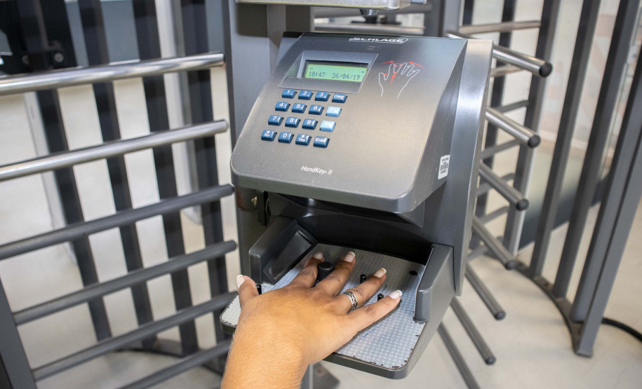 A empresa pública Portos do Paraná intensificou as medidas sanitárias e práticas de controle de tripulação para minimizar os riscos de infecção pelo novo coronavírus. Seguindo regulamentações sanitárias internacionais, a autoridade portuária segue um protocolo diferenciado para embarcações e tripulantes vindos das áreas epidêmicas.