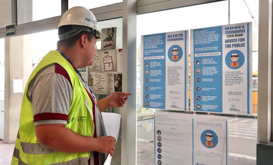 A empresa pública Portos do Paraná intensificou as medidas sanitárias e práticas de controle de tripulação para minimizar os riscos de infecção pelo novo coronavírus. Seguindo regulamentações sanitárias internacionais, a autoridade portuária segue um protocolo diferenciado para embarcações e tripulantes vindos das áreas epidêmicas.