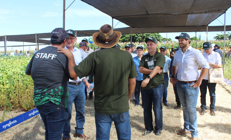 O secretário estadual da Agricultura e do Abastecimento, Norberto Ortigara, participou nesta quarta-feira (29), em Cambé, do 19º BelaSafra 2020, evento da Belagrícola que está apresentando as últimas tecnologias para maximizar a produtividade no campo. O diretor-presidente da Agência de Defesa Agropecuária do Paraná (Adapar), Otamir Cesar Martins, e o deputado estadual Tiago Amaral, também estiveram no evento. Foto: SEAB