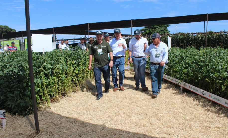 O secretário estadual da Agricultura e do Abastecimento, Norberto Ortigara, participou nesta quarta-feira (29), em Cambé, do 19º BelaSafra 2020, evento da Belagrícola que está apresentando as últimas tecnologias para maximizar a produtividade no campo. O diretor-presidente da Agência de Defesa Agropecuária do Paraná (Adapar), Otamir Cesar Martins, e o deputado estadual Tiago Amaral, também estiveram no evento. Foto: SEAB