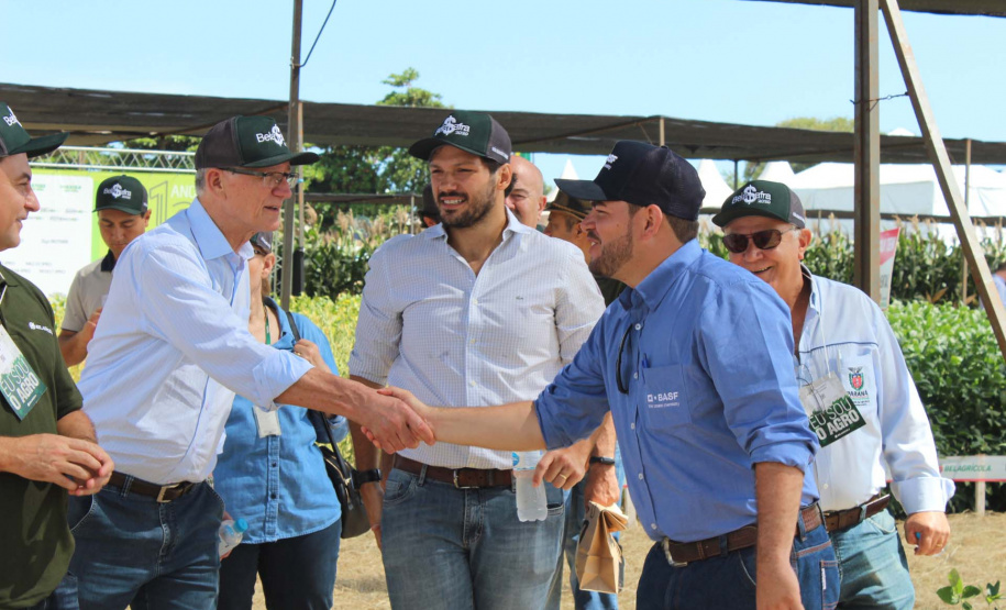 O secretário estadual da Agricultura e do Abastecimento, Norberto Ortigara, participou nesta quarta-feira (29), em Cambé, do 19º BelaSafra 2020, evento da Belagrícola que está apresentando as últimas tecnologias para maximizar a produtividade no campo. O diretor-presidente da Agência de Defesa Agropecuária do Paraná (Adapar), Otamir Cesar Martins, e o deputado estadual Tiago Amaral, também estiveram no evento. Foto: SEAB