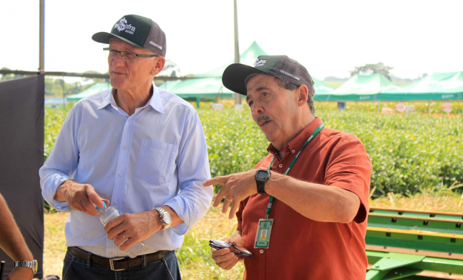 O secretário estadual da Agricultura e do Abastecimento, Norberto Ortigara, participou nesta quarta-feira (29), em Cambé, do 19º BelaSafra 2020, evento da Belagrícola que está apresentando as últimas tecnologias para maximizar a produtividade no campo. O diretor-presidente da Agência de Defesa Agropecuária do Paraná (Adapar), Otamir Cesar Martins, e o deputado estadual Tiago Amaral, também estiveram no evento. Foto: SEAB