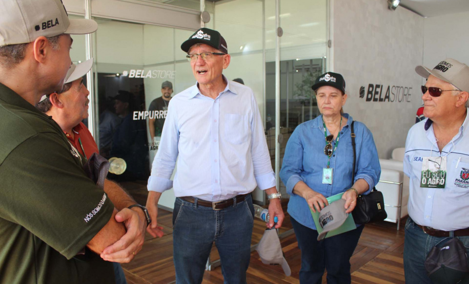 O secretário estadual da Agricultura e do Abastecimento, Norberto Ortigara, participou nesta quarta-feira (29), em Cambé, do 19º BelaSafra 2020, evento da Belagrícola que está apresentando as últimas tecnologias para maximizar a produtividade no campo. O diretor-presidente da Agência de Defesa Agropecuária do Paraná (Adapar), Otamir Cesar Martins, e o deputado estadual Tiago Amaral, também estiveram no evento. Foto: SEAB