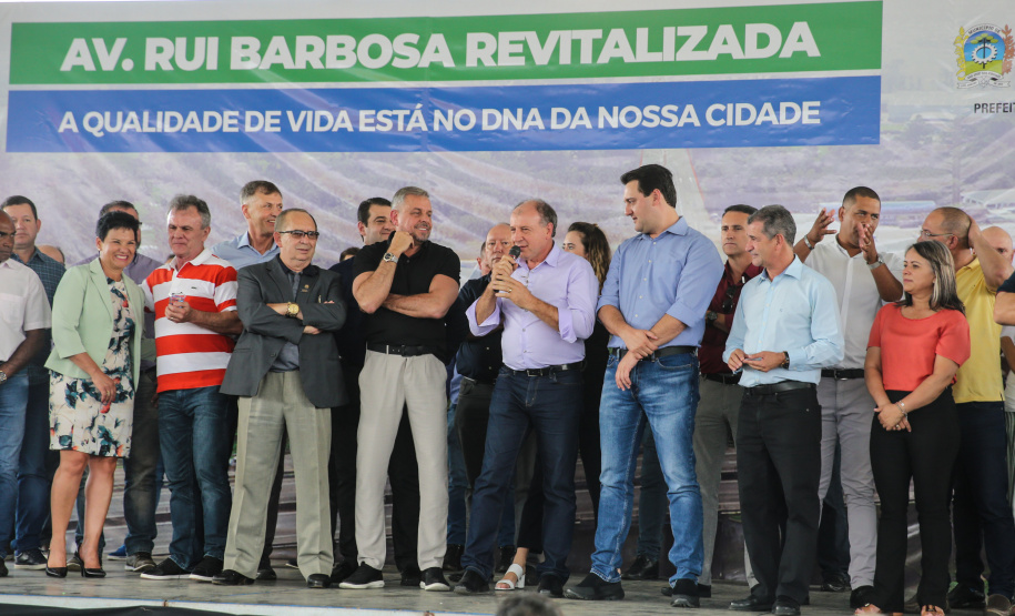 O Governador Carlos Massa Ratinho Junior entrega a ordem de serviço para as obras de duplicação do trecho Norte da Avenida Rui Barbosa, um dos principais eixos viários de São José dos Pinhais, na Região Metropolitana de Curitiba.  São José dos Pinhais, 29/01/2020 - Foto: Geraldo Bubniak/AEN
