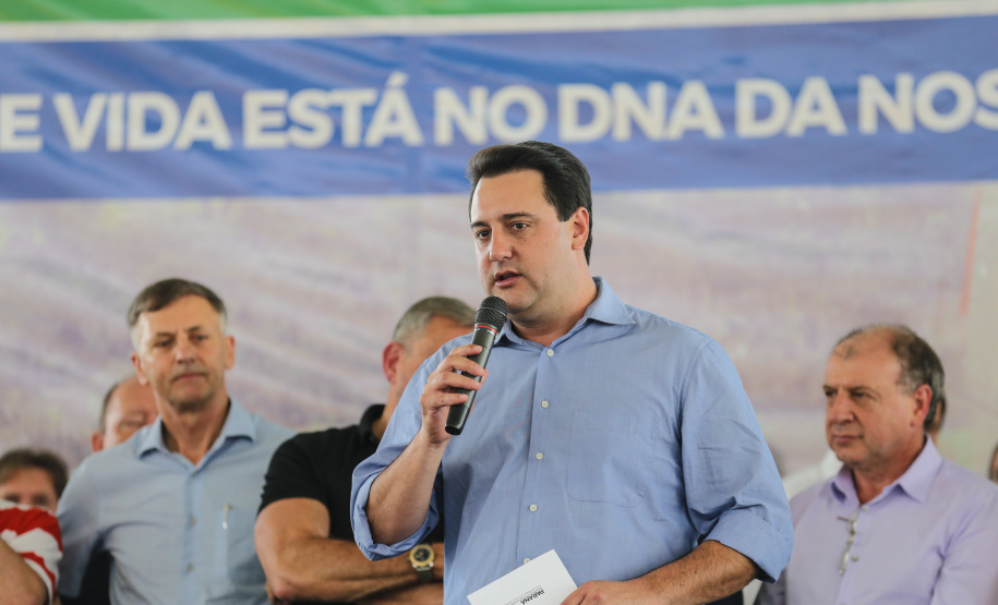 O Governador Carlos Massa Ratinho Junior entrega a ordem de serviço para as obras de duplicação do trecho Norte da Avenida Rui Barbosa, um dos principais eixos viários de São José dos Pinhais, na Região Metropolitana de Curitiba.  São José dos Pinhais, 29/01/2020 - Foto: Geraldo Bubniak/AEN