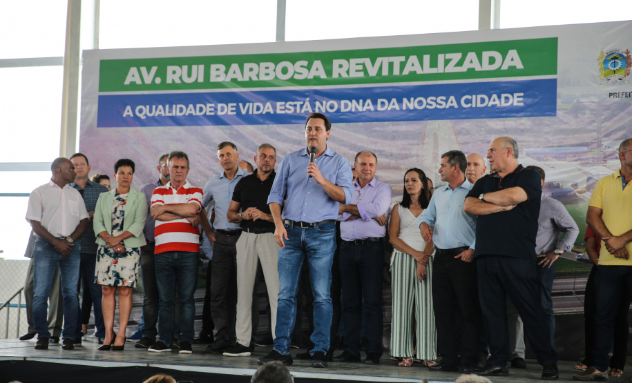 O Governador Carlos Massa Ratinho Junior entrega a ordem de serviço para as obras de duplicação do trecho Norte da Avenida Rui Barbosa, um dos principais eixos viários de São José dos Pinhais, na Região Metropolitana de Curitiba.  São José dos Pinhais, 29/01/2020 - Foto: Geraldo Bubniak/AEN