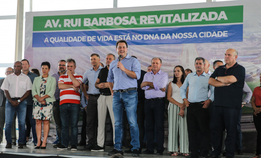 O Governador Carlos Massa Ratinho Junior entrega a ordem de serviço para as obras de duplicação do trecho Norte da Avenida Rui Barbosa, um dos principais eixos viários de São José dos Pinhais, na Região Metropolitana de Curitiba.  São José dos Pinhais, 29/01/2020 - Foto: Geraldo Bubniak/AEN
