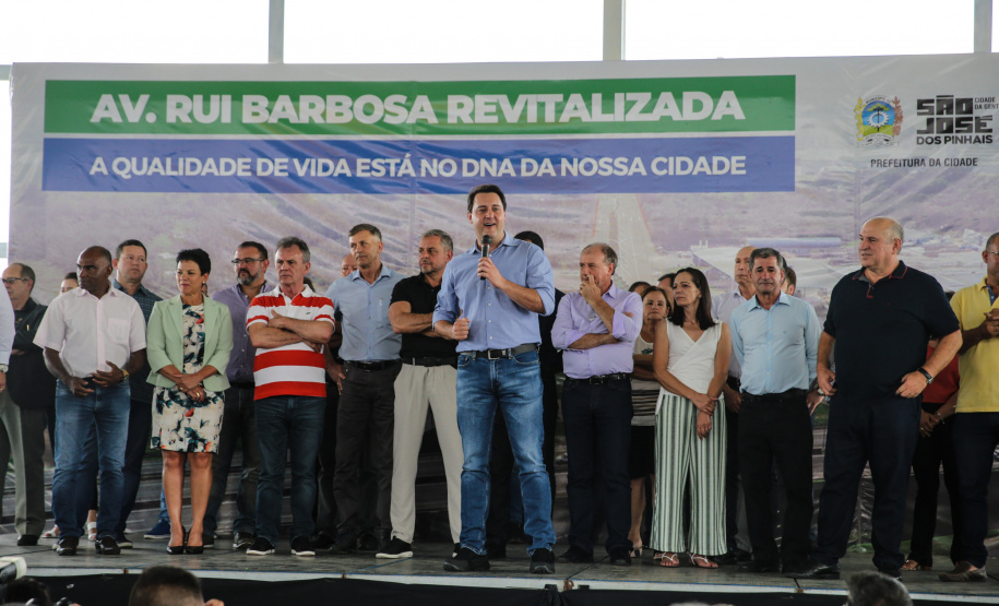 O Governador Carlos Massa Ratinho Junior entrega a ordem de serviço para as obras de duplicação do trecho Norte da Avenida Rui Barbosa, um dos principais eixos viários de São José dos Pinhais, na Região Metropolitana de Curitiba.  São José dos Pinhais, 29/01/2020 - Foto: Geraldo Bubniak/AEN