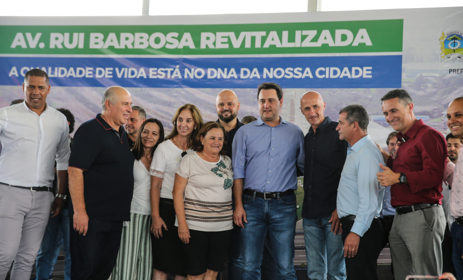 O Governador Carlos Massa Ratinho Junior entrega a ordem de serviço para as obras de duplicação do trecho Norte da Avenida Rui Barbosa, um dos principais eixos viários de São José dos Pinhais, na Região Metropolitana de Curitiba.  São José dos Pinhais, 29/01/2020 - Foto: Geraldo Bubniak/AEN