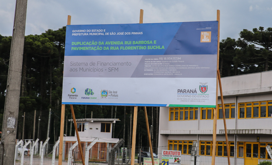 O Governador Carlos Massa Ratinho Junior entrega a ordem de serviço para as obras de duplicação do trecho Norte da Avenida Rui Barbosa, um dos principais eixos viários de São José dos Pinhais, na Região Metropolitana de Curitiba.  São José dos Pinhais, 29/01/2020 - Foto: Geraldo Bubniak/AEN