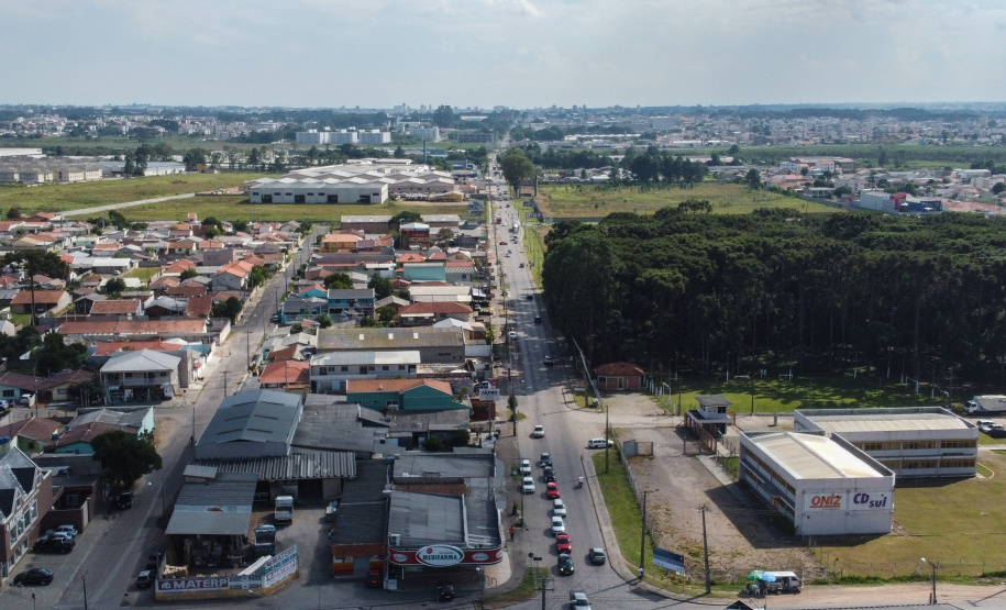O Governador Carlos Massa Ratinho Junior entrega a ordem de serviço para as obras de duplicação do trecho Norte da Avenida Rui Barbosa, um dos principais eixos viários de São José dos Pinhais, na Região Metropolitana de Curitiba.  São José dos Pinhais, 29/01/2020 - Foto: Geraldo Bubniak/AEN