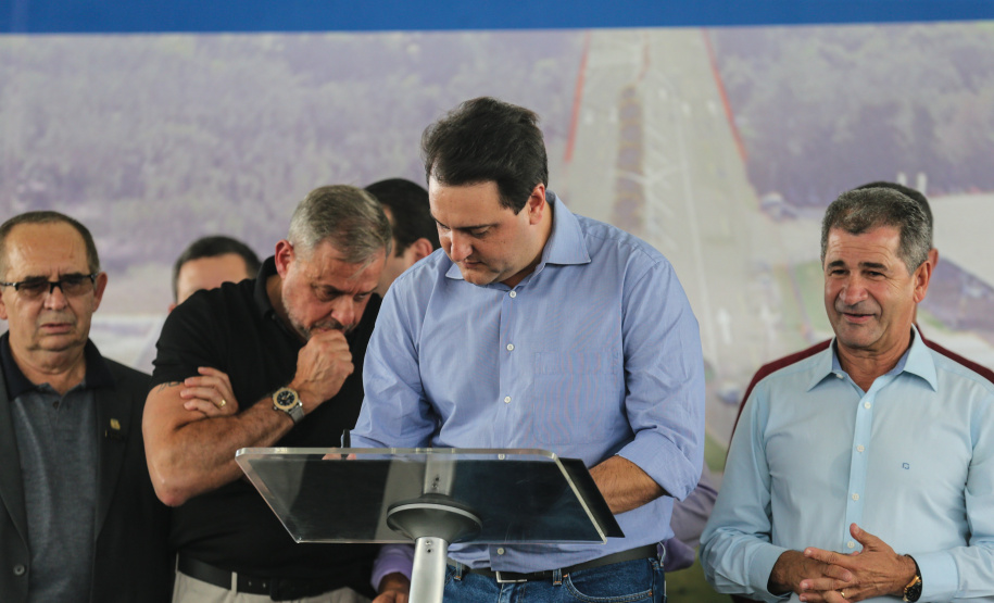 O Governador Carlos Massa Ratinho Junior entrega a ordem de serviço para as obras de duplicação do trecho Norte da Avenida Rui Barbosa, um dos principais eixos viários de São José dos Pinhais, na Região Metropolitana de Curitiba.  São José dos Pinhais, 29/01/2020 - Foto: Geraldo Bubniak/AEN