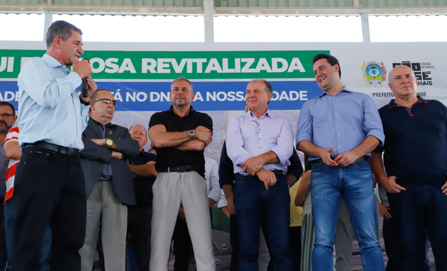 Com apoio do Governo do Estado, uma das mais importantes vias de São José dos Pinhais, na Região Metropolitana de Curitiba (RMC), será duplicada e revitalizada. O governador Carlos Massa Ratinho Junior assinou nesta quarta-feira (29), na Praça da Juventude, no bairro Guatupê, a ordem de serviço para o início das obras de duplicação da Avenida Rui Barbosa, Trecho Norte.