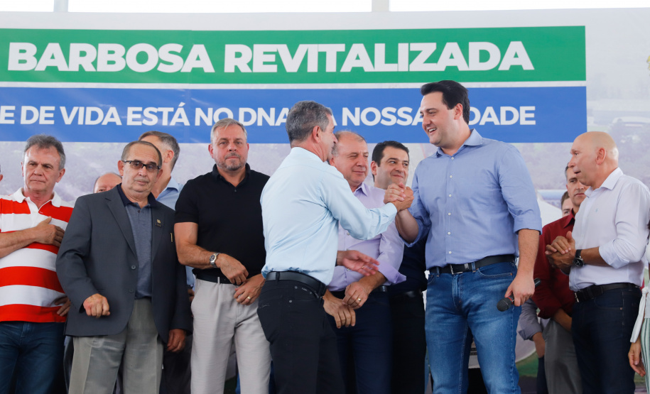 Com apoio do Governo do Estado, uma das mais importantes vias de São José dos Pinhais, na Região Metropolitana de Curitiba (RMC), será duplicada e revitalizada. O governador Carlos Massa Ratinho Junior assinou nesta quarta-feira (29), na Praça da Juventude, no bairro Guatupê, a ordem de serviço para o início das obras de duplicação da Avenida Rui Barbosa, Trecho Norte.
