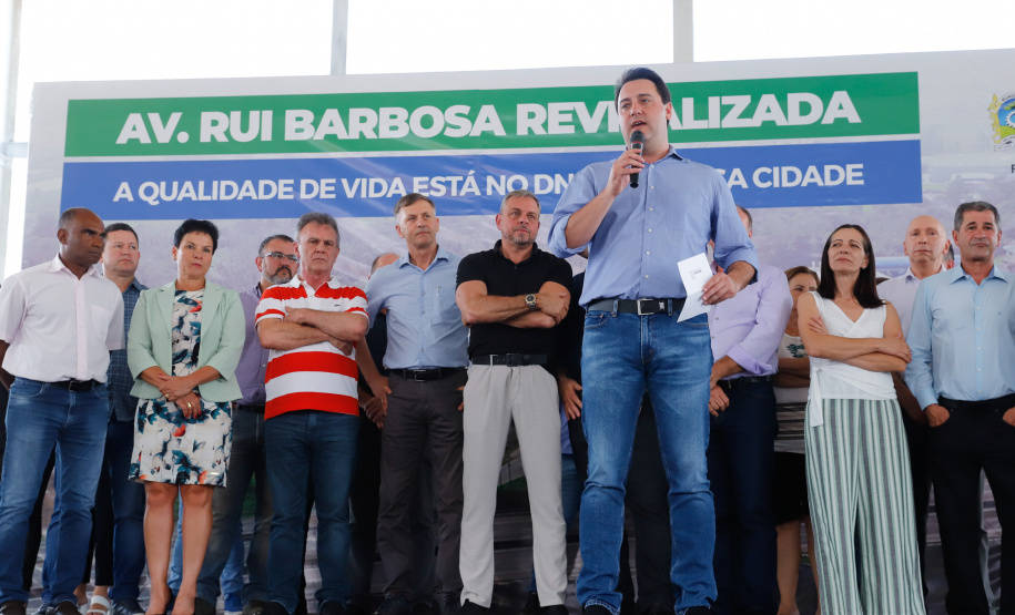 Com apoio do Governo do Estado, uma das mais importantes vias de São José dos Pinhais, na Região Metropolitana de Curitiba (RMC), será duplicada e revitalizada. O governador Carlos Massa Ratinho Junior assinou nesta quarta-feira (29), na Praça da Juventude, no bairro Guatupê, a ordem de serviço para o início das obras de duplicação da Avenida Rui Barbosa, Trecho Norte.