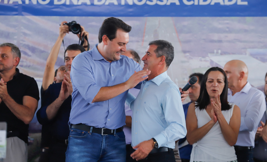 Com apoio do Governo do Estado, uma das mais importantes vias de São José dos Pinhais, na Região Metropolitana de Curitiba (RMC), será duplicada e revitalizada. O governador Carlos Massa Ratinho Junior assinou nesta quarta-feira (29), na Praça da Juventude, no bairro Guatupê, a ordem de serviço para o início das obras de duplicação da Avenida Rui Barbosa, Trecho Norte.