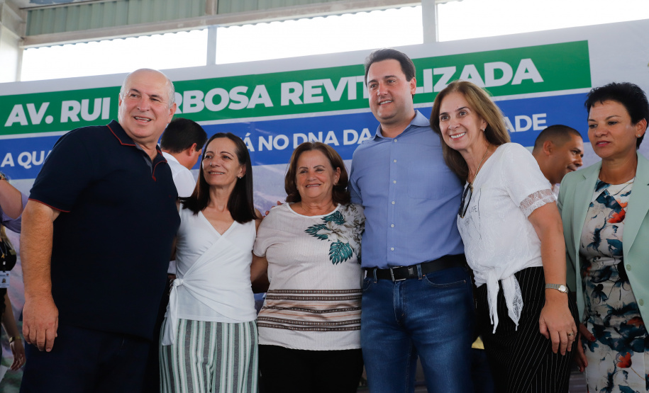 Com apoio do Governo do Estado, uma das mais importantes vias de São José dos Pinhais, na Região Metropolitana de Curitiba (RMC), será duplicada e revitalizada. O governador Carlos Massa Ratinho Junior assinou nesta quarta-feira (29), na Praça da Juventude, no bairro Guatupê, a ordem de serviço para o início das obras de duplicação da Avenida Rui Barbosa, Trecho Norte.