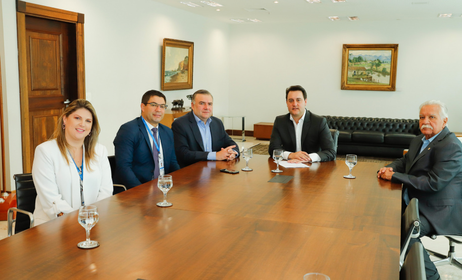 A regulamentação da Lei nº 19.784, de 20 de dezembro de 2018, que institui a Política Estadual de Economia Solidária, assinada pelo governador Ratinho Junior e pelo secretário da Justiça, Família e Trabalho, Ney Leprevost
Foto: Rodrigo Felix Leal