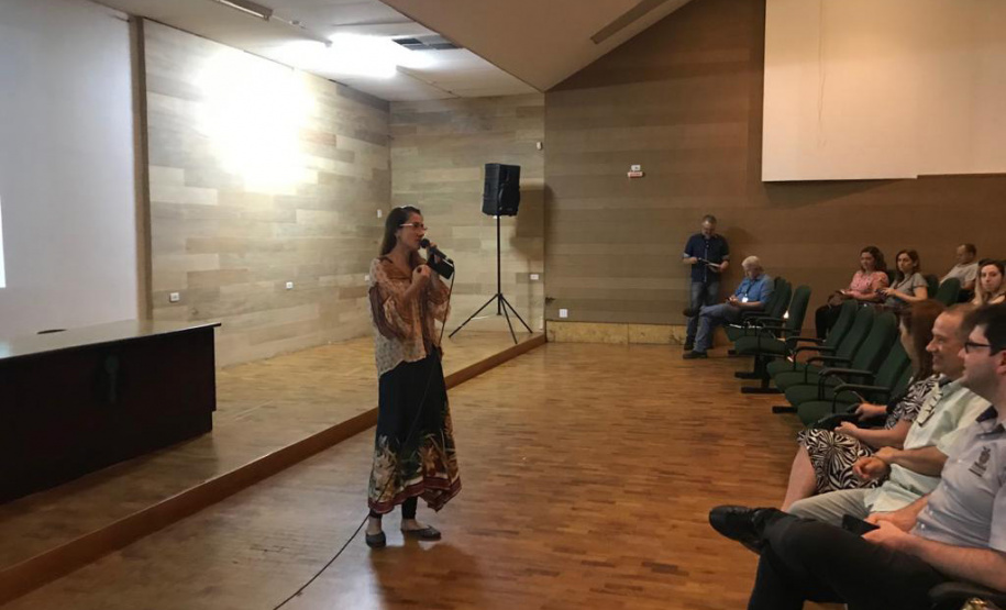 Desde o início da semana, equipe técnica da Secretaria da Saúde do Paraná percorre as regiões do estado que apresentam maiores índices de infestação de dengue para capacitação sobre o manejo clínico da doença.
Foto: SESA