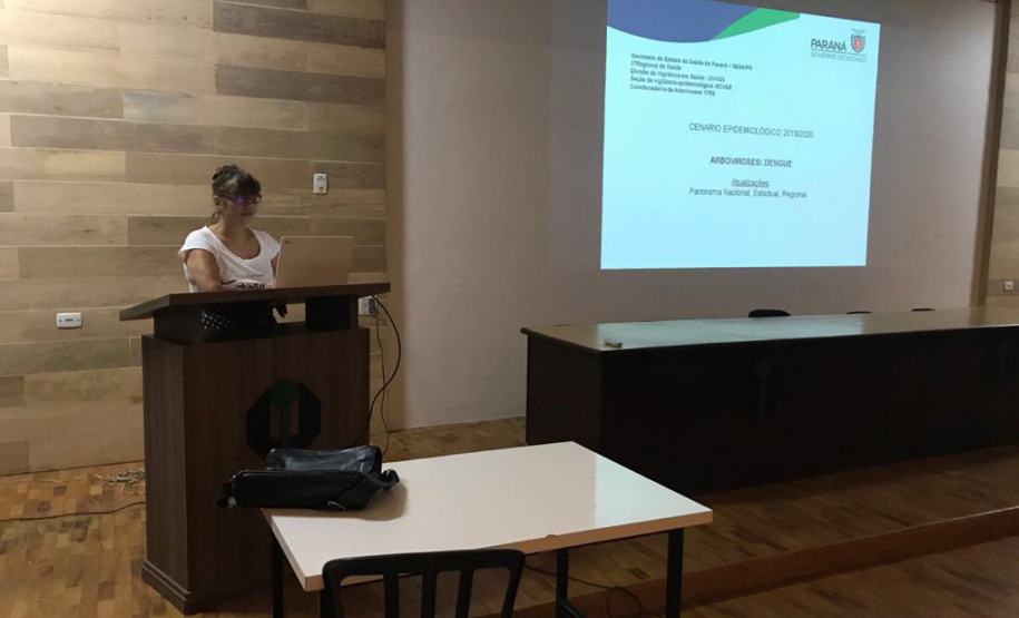 Desde o início da semana, equipe técnica da Secretaria da Saúde do Paraná percorre as regiões do estado que apresentam maiores índices de infestação de dengue para capacitação sobre o manejo clínico da doença.
Foto: SESA