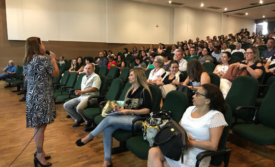 Desde o início da semana, equipe técnica da Secretaria da Saúde do Paraná percorre as regiões do estado que apresentam maiores índices de infestação de dengue para capacitação sobre o manejo clínico da doença.
Foto: SESA