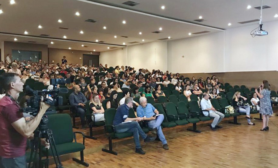 Desde o início da semana, equipe técnica da Secretaria da Saúde do Paraná percorre as regiões do estado que apresentam maiores índices de infestação de dengue para capacitação sobre o manejo clínico da doença.
Foto: SESA