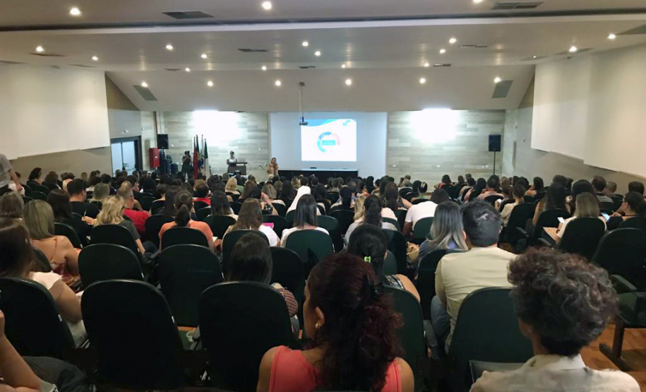 Desde o início da semana, equipe técnica da Secretaria da Saúde do Paraná percorre as regiões do estado que apresentam maiores índices de infestação de dengue para capacitação sobre o manejo clínico da doença.
Foto: SESA
