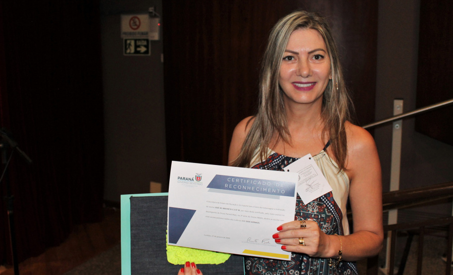Foi reconhecido o desempenho no âmbito dos programas Presente na Escola e Prova Paraná Mais. Entrega dos quase 400 certificados ocorreu no Seminário Foco na Aprendizagem, em Curitiba, que reúne os mais de 2 mil diretores.
Foto: SEED