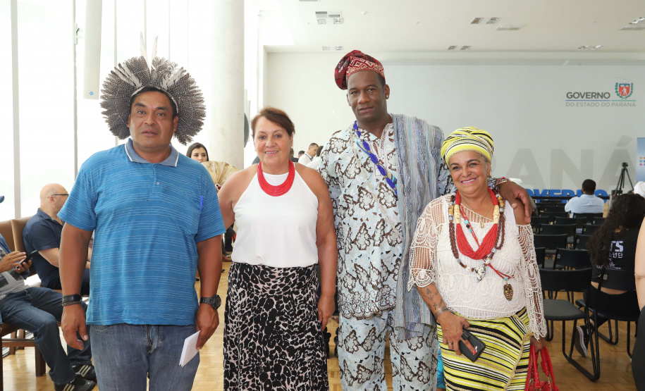 A Superintendência Geral de Diálogo e Interação Social do Governo do Estado (Sudis) lança nesta quinta-feira (30), às 14h, o Grupo de Trabalho dos Povos e Comunidades Tradicionais do Paraná. Presentes: o superintendente de Diálogo e Integração Social, Mauro Rockenbach; secretários: de Desenvolvimento Urbano, João Carlos Ortega; de Justiça, Família e Trabalho, Ney Leprevost; entre outros.
Curitiba, 30-01-20.
Foto: Arnaldo Alves / AEN.