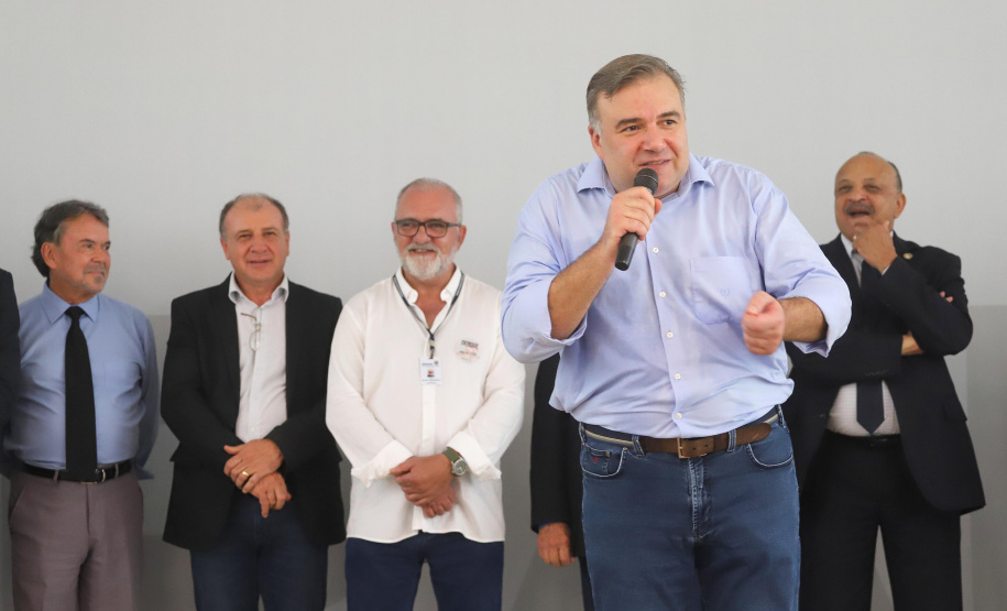 A Superintendência Geral de Diálogo e Interação Social do Governo do Estado (Sudis) lança nesta quinta-feira (30), às 14h, o Grupo de Trabalho dos Povos e Comunidades Tradicionais do Paraná. Presentes: o superintendente de Diálogo e Integração Social, Mauro Rockenbach; secretários: de Desenvolvimento Urbano, João Carlos Ortega; de Justiça, Família e Trabalho, Ney Leprevost; entre outros.
Curitiba, 30-01-20.
Foto: Arnaldo Alves / AEN.