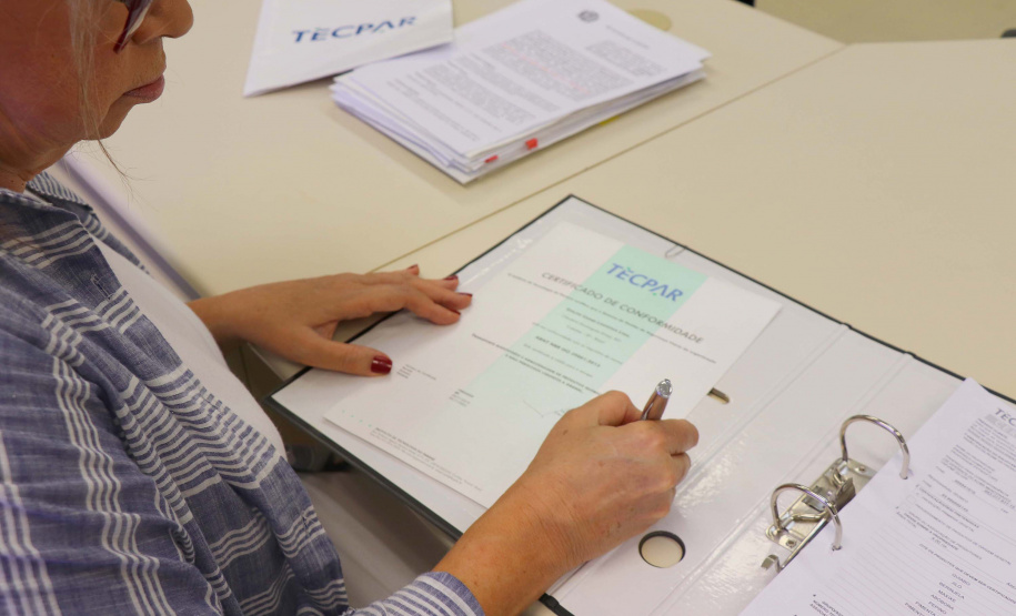 O Instituto de Tecnologia do Paraná (Tecpar) foi responsável pela certificação da primeira transportadora do estado de São Paulo a conquistar a ISO 39001:2015. Trata-se de uma normativa internacional, que busca reduzir as mortes e lesões graves relacionadas a acidentes de trânsito. A certificada foi a Ceslog, empresa do Grupo Cesari que presta serviços de transporte rodoviário, armazenagem de cargas e atendimento emergencial em todo o país. Foto: Tecpar