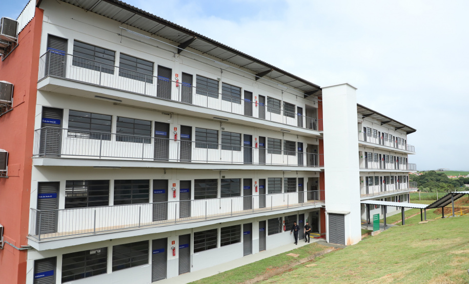 O governador Carlos Massa Ratinho Junior inaugurou nesta sexta-feira (31) a primeira escola técnica de operação florestal do Brasil, em Ortigueira, nos Campos Gerais. O Centro Estadual de Educação Profissional Florestal e Agrícola é fruto de uma parceria entre o Governo do Estado, a Klabin e a prefeitura. O investimento total foi de R$ 35 milhões, sendo R$ 12 milhões repassados pela Secretaria da Educação e do Esporte. Foto: José Fernando Ogura/AEN