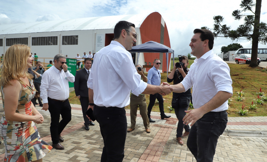 O governador Carlos Massa Ratinho Junior inaugurou nesta sexta-feira (31) a primeira escola técnica de operação florestal do Brasil, em Ortigueira, nos Campos Gerais. O Centro Estadual de Educação Profissional Florestal e Agrícola é fruto de uma parceria entre o Governo do Estado, a Klabin e a prefeitura. O investimento total foi de R$ 35 milhões, sendo R$ 12 milhões repassados pela Secretaria da Educação e do Esporte. Foto: José Fernando Ogura/AEN