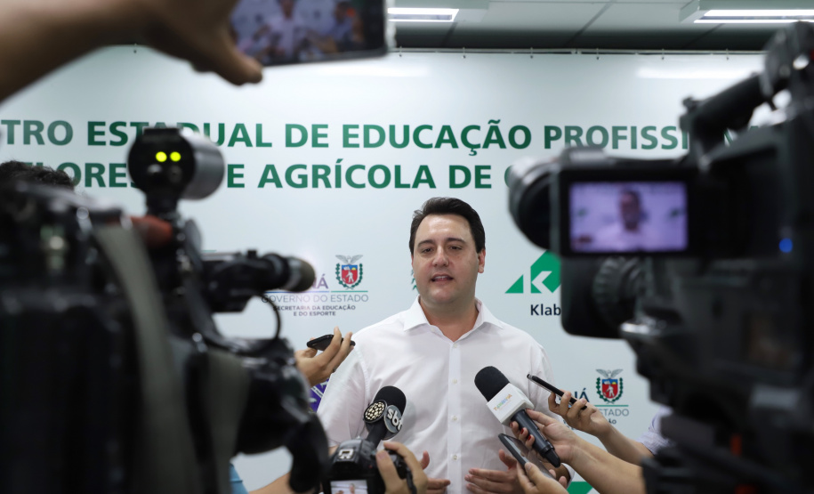 O governador Carlos Massa Ratinho Junior inaugurou nesta sexta-feira (31) a primeira escola técnica de operação florestal do Brasil, em Ortigueira, nos Campos Gerais. O Centro Estadual de Educação Profissional Florestal e Agrícola é fruto de uma parceria entre o Governo do Estado, a Klabin e a prefeitura. O investimento total foi de R$ 35 milhões, sendo R$ 12 milhões repassados pela Secretaria da Educação e do Esporte. Foto: José Fernando Ogura/AEN